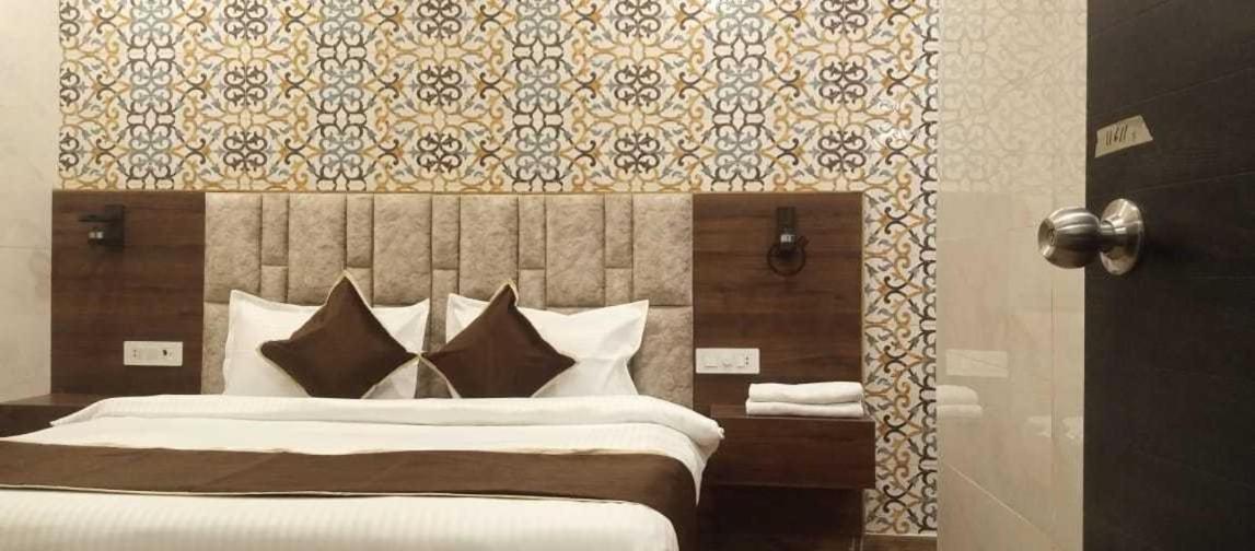 Oyo Mmc Hotel And Restaurant Meerut Exterior foto